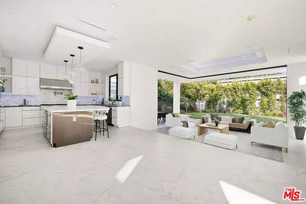 900 N Vista St, Los Angeles, CA 90046