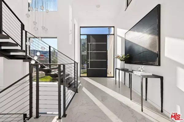 900 N Vista St, Los Angeles, CA 90046