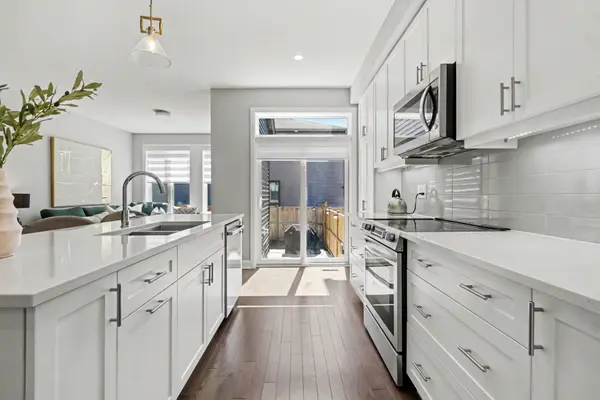 57 Mandevilla CRES, Blossom Park - Airport And Area, ON K1T 0Y2