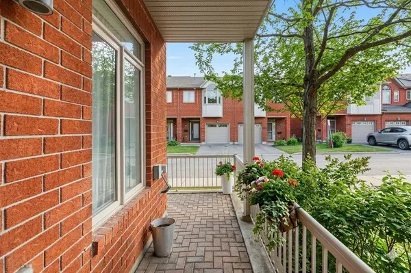 300 Meilleur Private #B, Vanier And Kingsview Park, ON K1L 0A2
