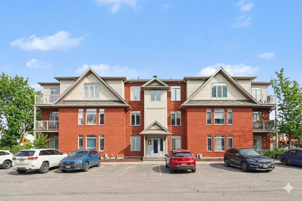 300 Meilleur Private #B, Vanier And Kingsview Park, ON K1L 0A2