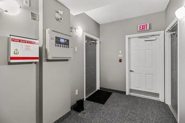 300 Meilleur Private #B, Vanier And Kingsview Park, ON K1L 0A2