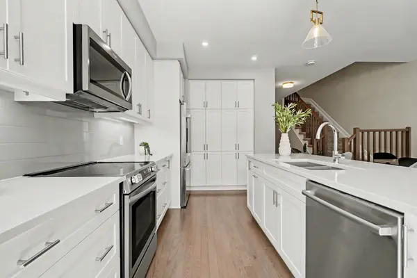 57 Mandevilla CRES, Blossom Park - Airport And Area, ON K1T 0Y2
