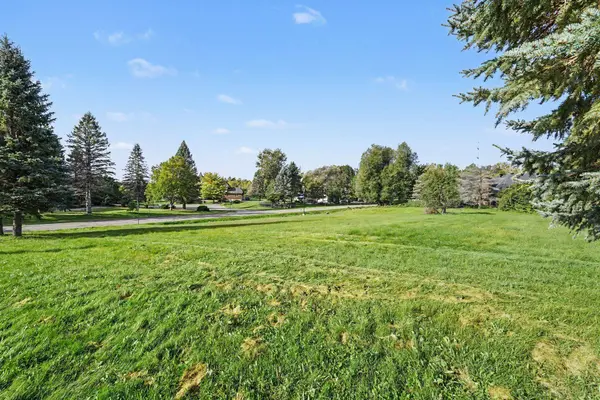 34 Cedarhill DR, Bells Corners And South To Fallowfield, ON K2R 1C6
