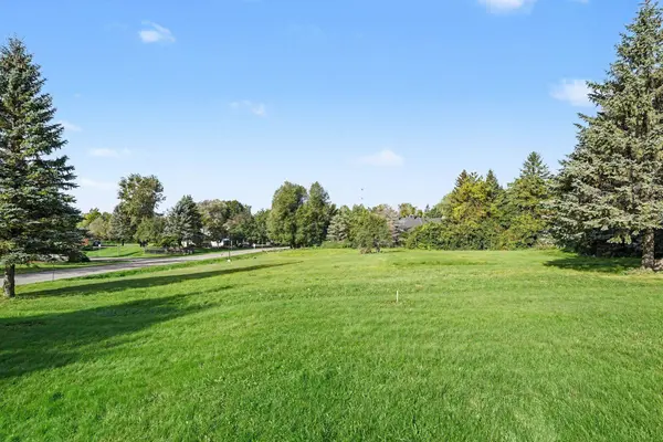 34 Cedarhill DR, Bells Corners And South To Fallowfield, ON K2R 1C6