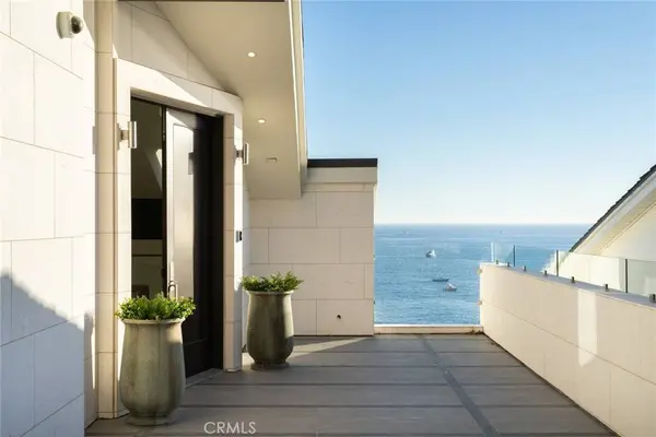 33 Bay Drive, Laguna Beach, CA 92651