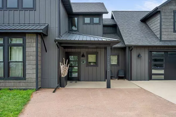 21252 Crest View Ct., Lead, SD 57754