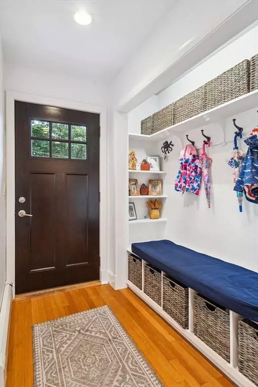 4 Oakhurst Ave, Ipswich, MA 01938