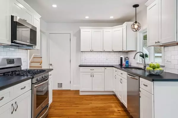 4 Oakhurst Ave, Ipswich, MA 01938