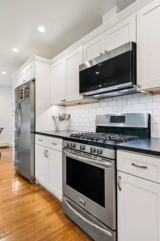 4 Oakhurst Ave, Ipswich, MA 01938