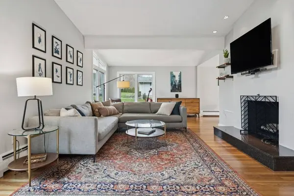 17 Linda Road, Andover, MA 01810