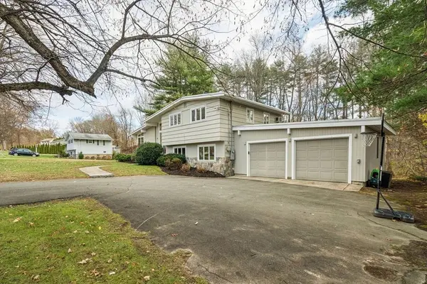 17 Linda Road, Andover, MA 01810
