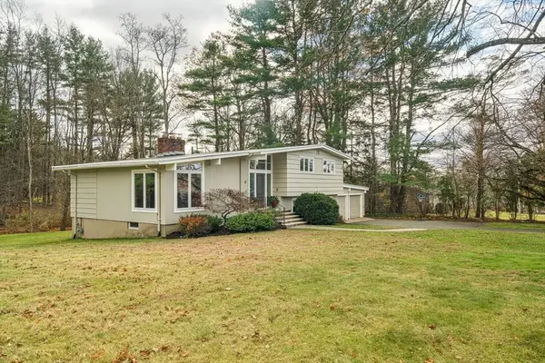 17 Linda Road, Andover, MA 01810