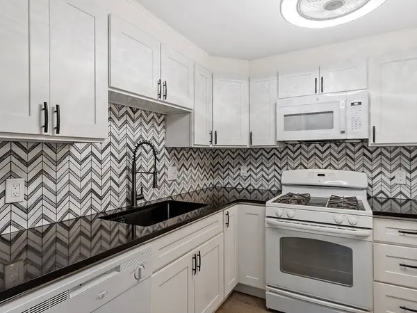 295 Pawtucket Blvd #7, Lowell, MA 01854