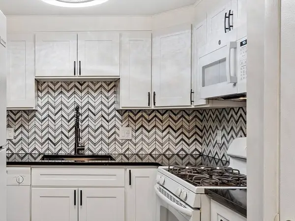 295 Pawtucket Blvd #7, Lowell, MA 01854