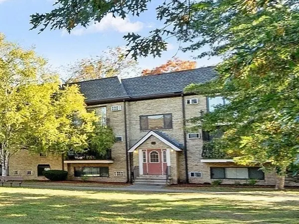 295 Pawtucket Blvd #7, Lowell, MA 01854