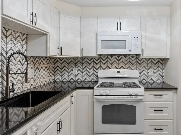 295 Pawtucket Blvd #7, Lowell, MA 01854