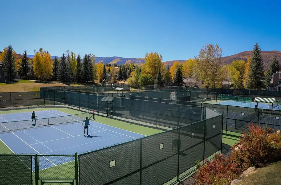 Homestead Court Club