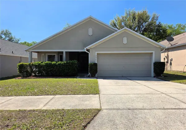 2076 NEWTOWN RD, Groveland, FL 34736