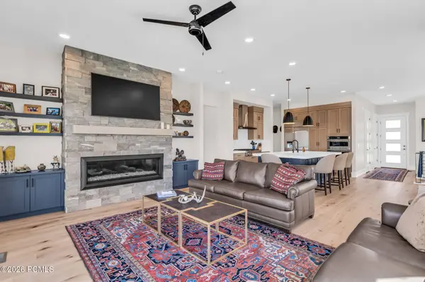 11589 N Deepwater Dr, Hideout, UT 84036