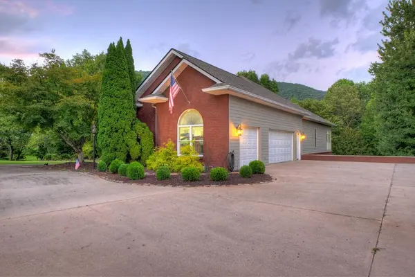 4165 Asheland Cove Drive, Young Harris, GA 30582
