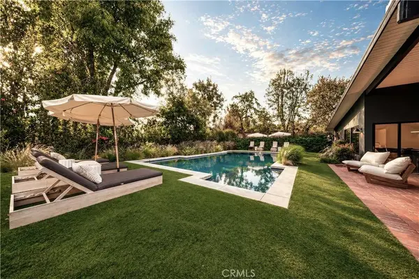 18837 Paseo Nuevo, Tarzana, CA 91356