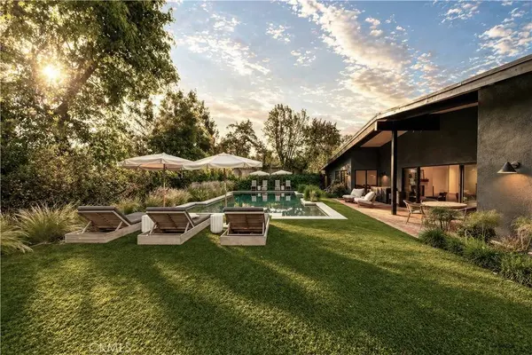 18837 Paseo Nuevo, Tarzana, CA 91356