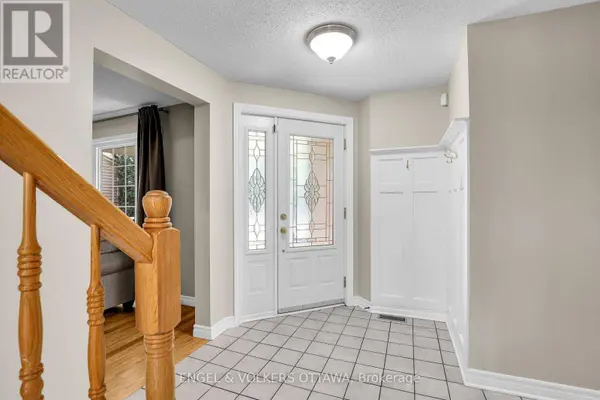 28 WEYBRIDGE DRIVE, Ottawa, ON K2J2Z7