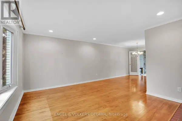2713 DUPONT STREET, Ottawa, ON K1V8N2