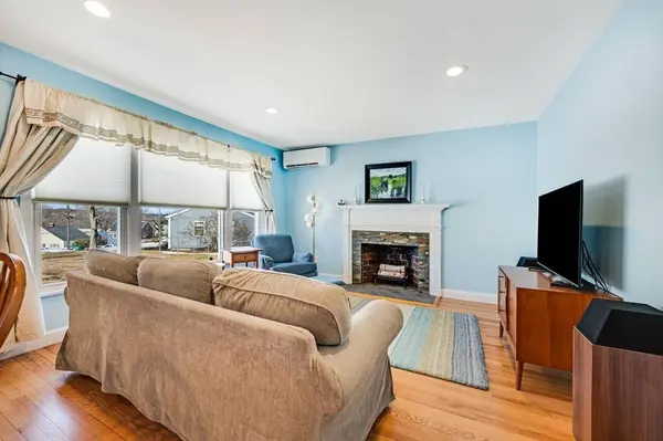 15 Hillside, Woburn, MA 01801