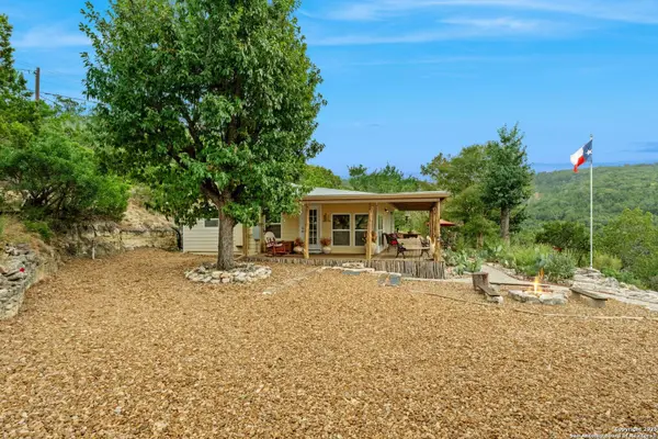 411 Valley View, Pipe Creek, TX 78063