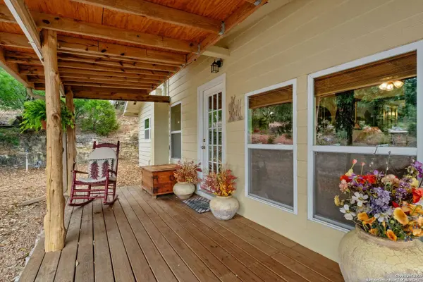 411 Valley View, Pipe Creek, TX 78063