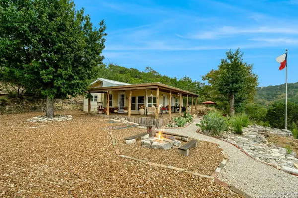 411 Valley View, Pipe Creek, TX 78063