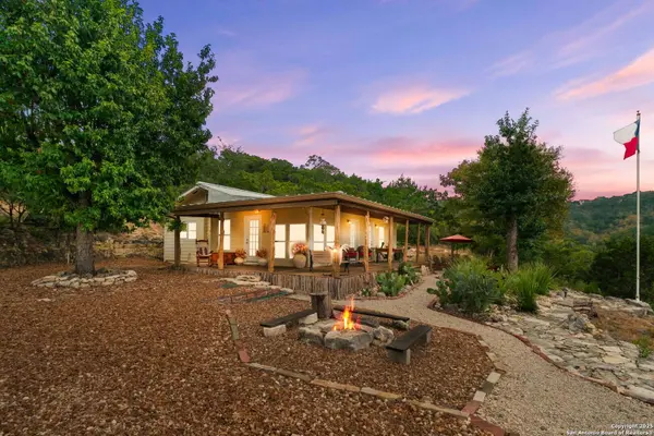 411 Valley View, Pipe Creek, TX 78063