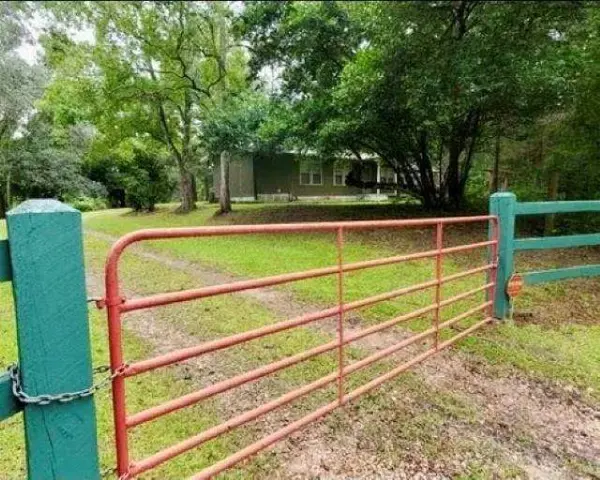 26070 Blue Star Highway, Quincy, FL 32351