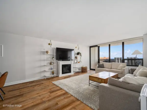 3930 N Pine Grove AVE #2611, Chicago, IL 60613