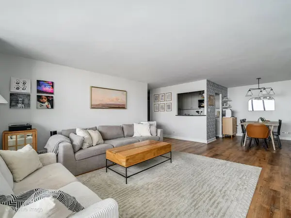 3930 N Pine Grove AVE #2611, Chicago, IL 60613