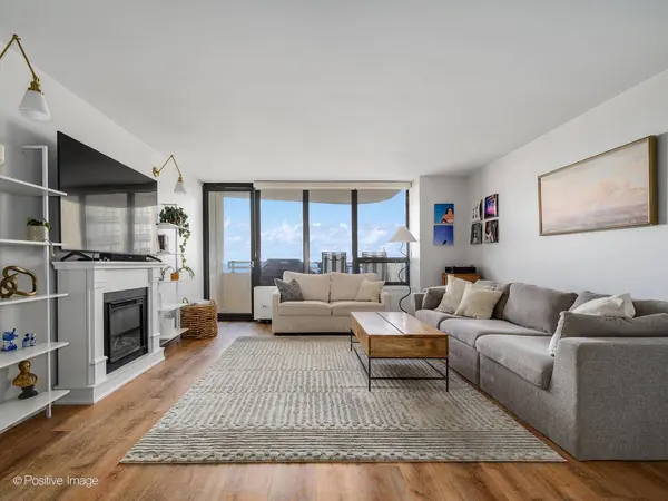 3930 N Pine Grove AVE #2611, Chicago, IL 60613