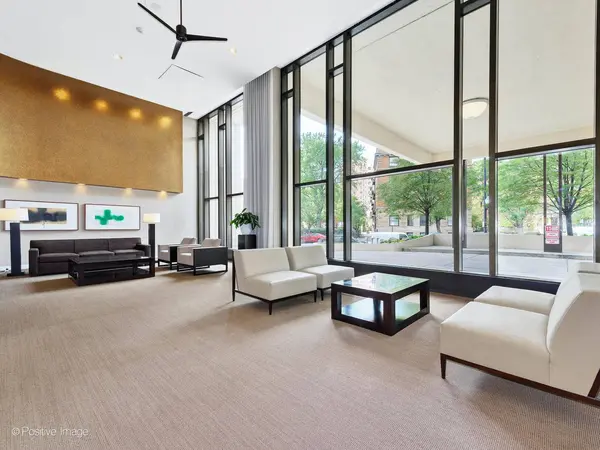 3930 N Pine Grove AVE #2611, Chicago, IL 60613