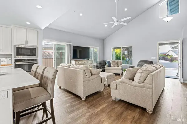 3690 Hillary CT, Santa Rosa, CA 95403