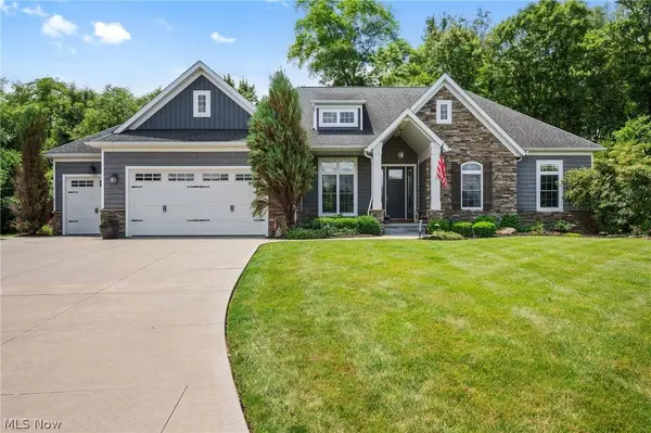 11819 Dorena CIR NW, Uniontown, OH 44685