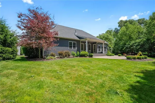 11819 Dorena CIR NW, Uniontown, OH 44685