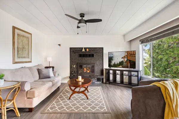 2178 Downey Ave, Comox, BC V9M 1W8