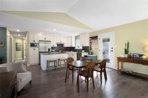 2065 Morello Pl, Courtenay, BC V9N 9C9