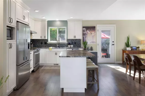 2065 Morello Pl, Courtenay, BC V9N 9C9