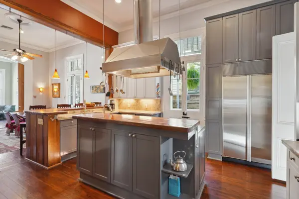 926 Saint Peter, New Orleans, LA 70112