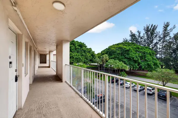 2601 S COURSE DR #403, Pompano Beach, FL 33069