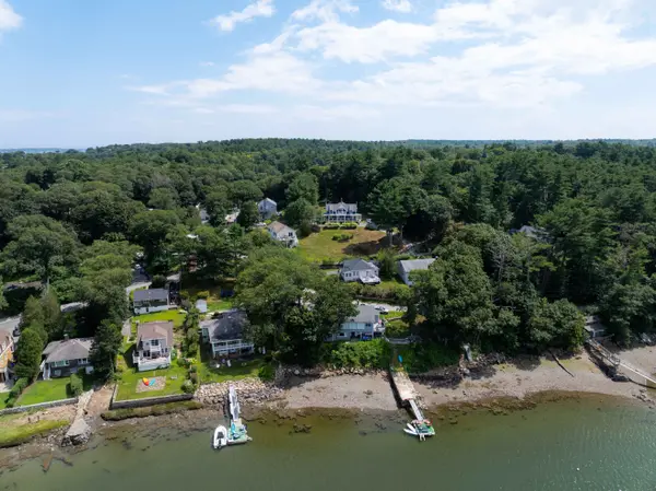 6 Pew Ave, Gloucester, MA 01930-2420