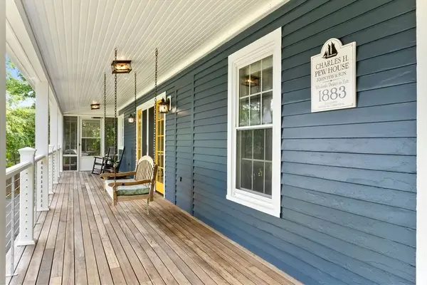 6 Pew Ave, Gloucester, MA 01930