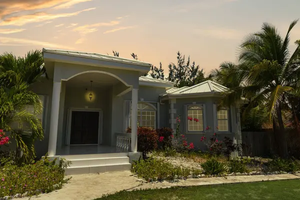 DAISY AVENUE, Providenciales, BC
